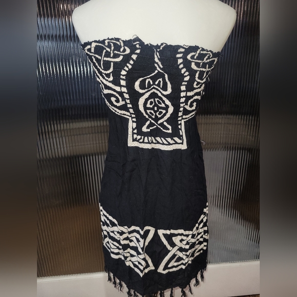 Beach Dress - Picture 2 of 3